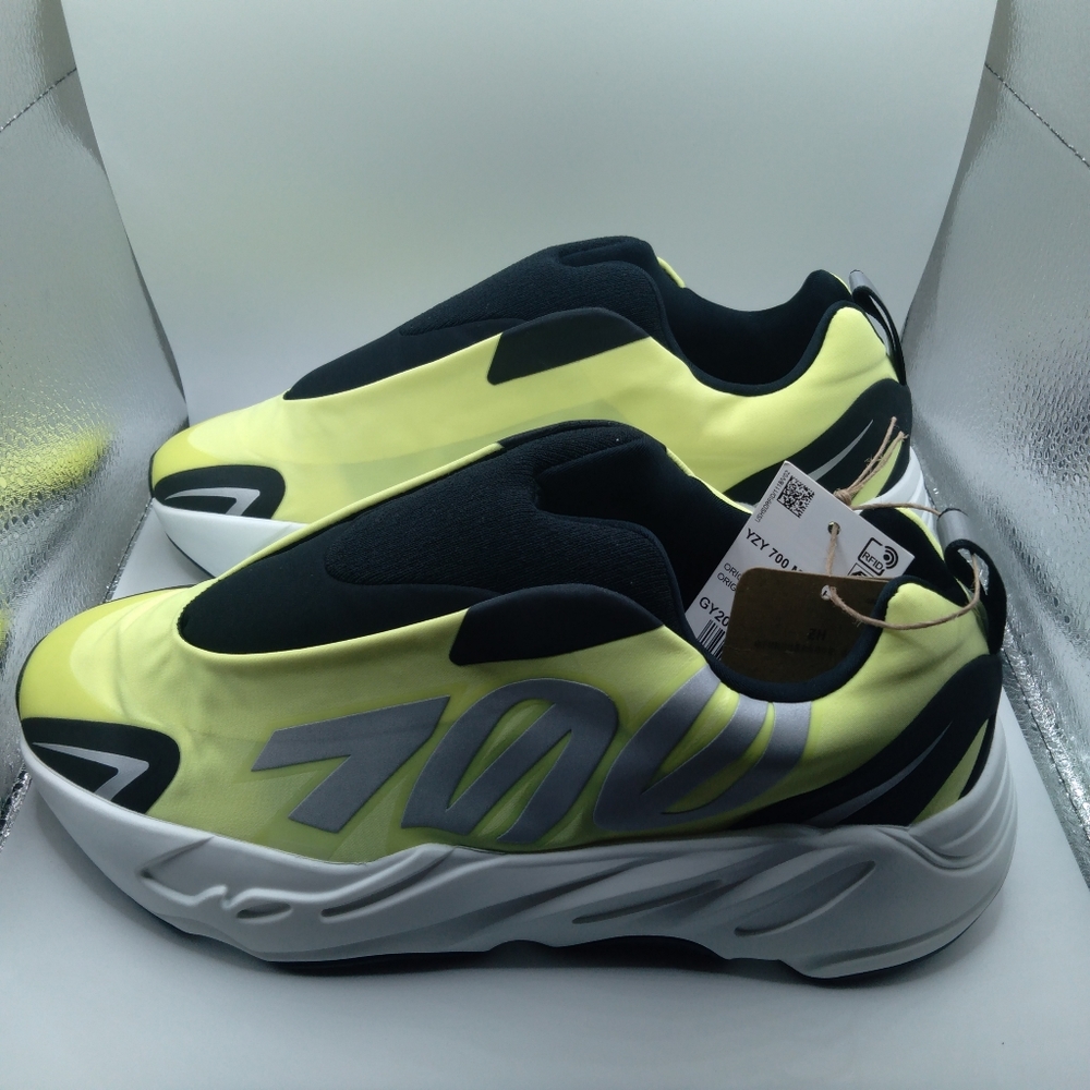 Yeezy Boost 700 MNVN Laceless 'Phosphor'